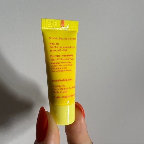 Kinship brightwave vitamin C brightening and energizing eye cream mini to try - Picture 4 of 6